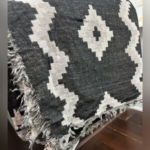 NEW! Wilfred (Aritzia) Scarf - new with tags!